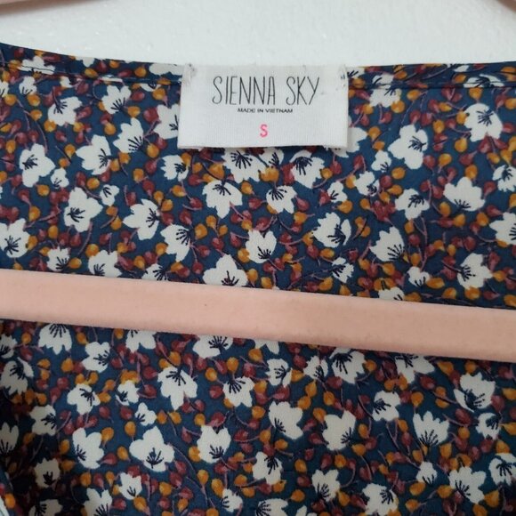 Sienna Sky Women’s Small Blue Floral Cross Tie 3/4 Sleeve Ruffle Waist Top - Picture 5 of 8